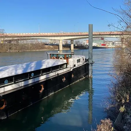 Peniche Sur La Seine Pour Les Jeux Olympiques 2024 A Paris *